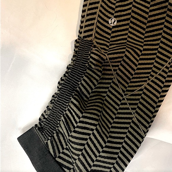 LULULEMON XL Cropped Leggings Thick Ribbed Olive Green and Black Material NWOT - Picture 2 of 4